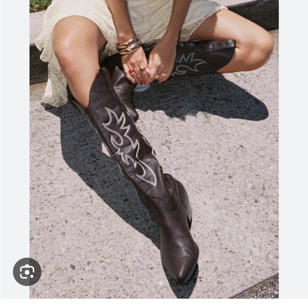 Brown Western Cowboy Boots with Embroidered Design